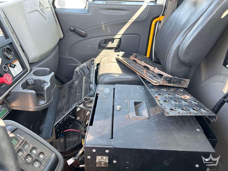 2014-international-durastar-4300-image-18