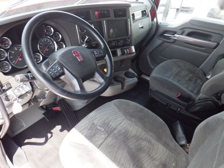 2019-kenworth-t680-image-21