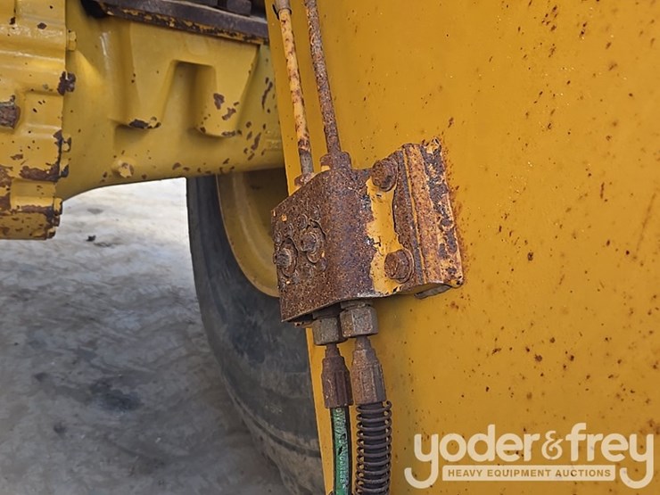 2015-caterpillar-966m-image-25