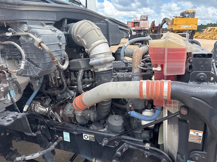 2020-peterbilt-579-image-19