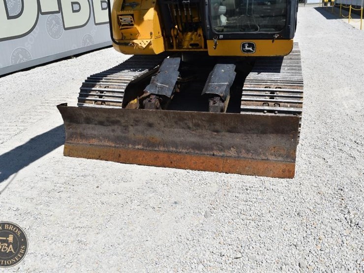 2014-deere-135g-image-31