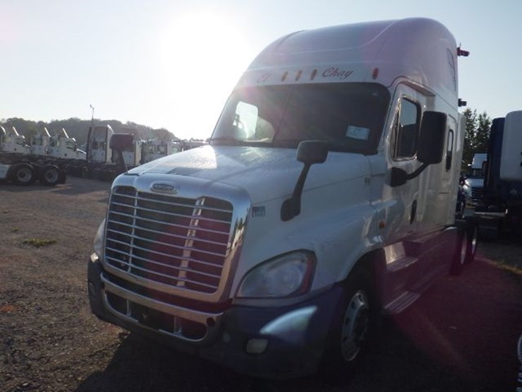 2015-freightliner-cascadia-125-image-1