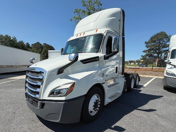 2020-freightliner-cascadia-126-image-1