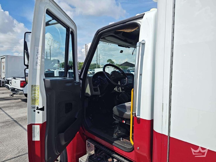 2011-international-durastar-4300-image-17