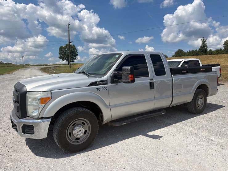 2016-ford-f250-xl-image-1