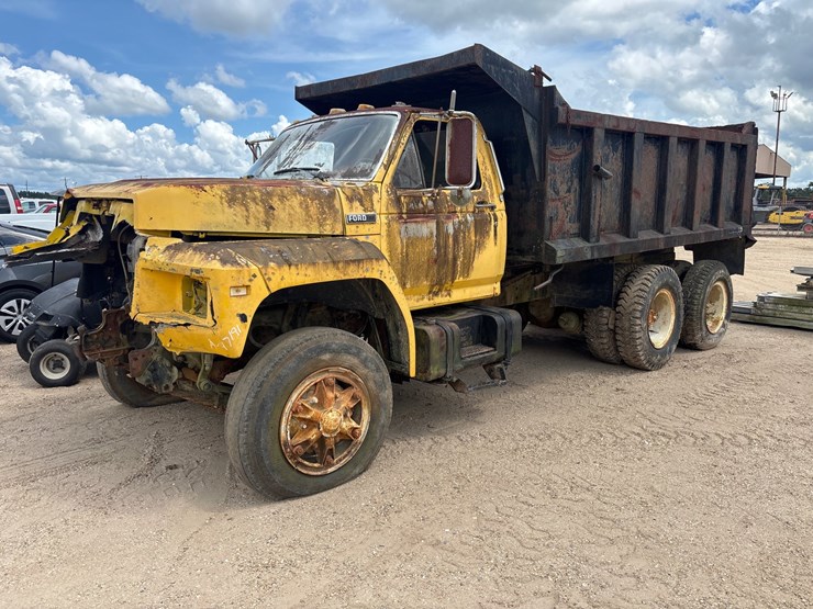 ford-f800-image-1