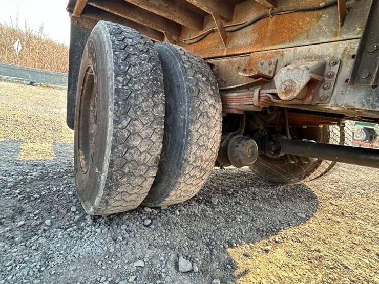 2001-gmc-7500-image-19