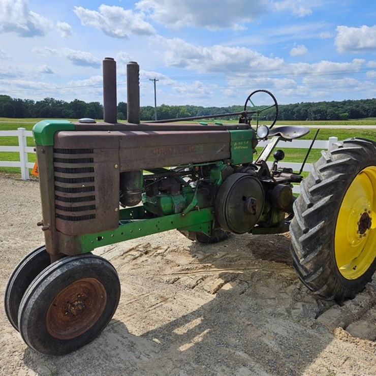 JOHN DEERE B