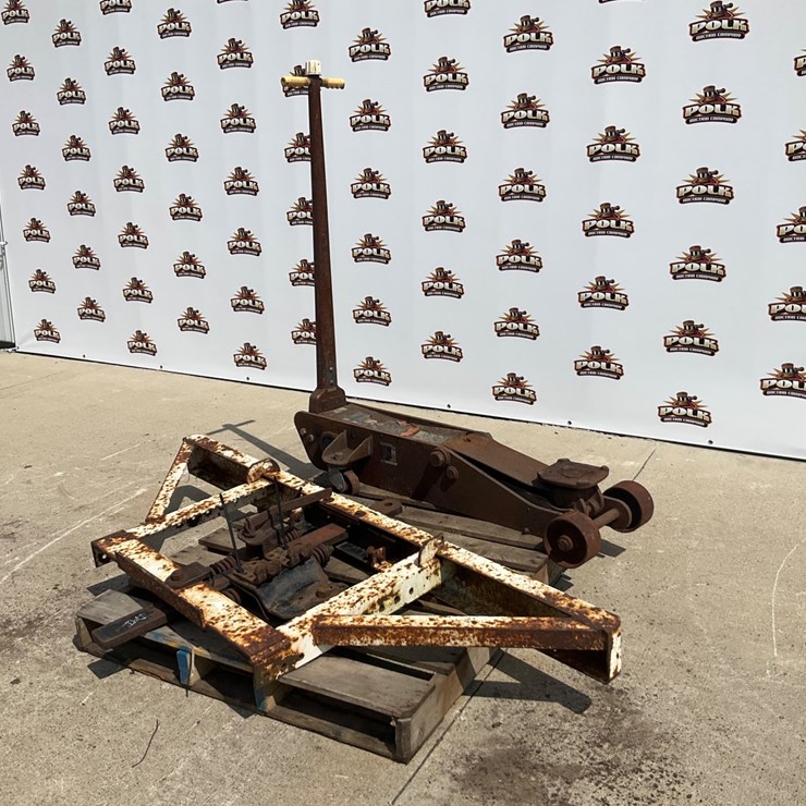 #5056 • Lincoln 10-Ton Floor Jack & DMI Spring-Loaded Pickup Bumper