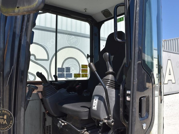 2019-caterpillar-303e-cr-image-32