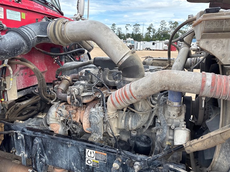 2015-peterbilt-389-image-11