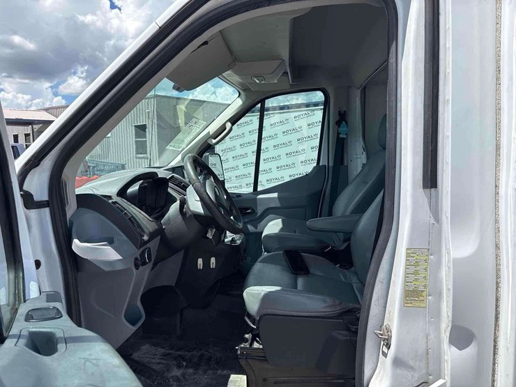 2016-ford-transit-250-enclosed-service-van-image-12