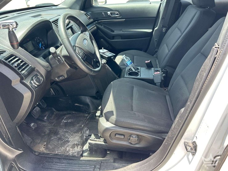 2018-ford-explorer-image-10
