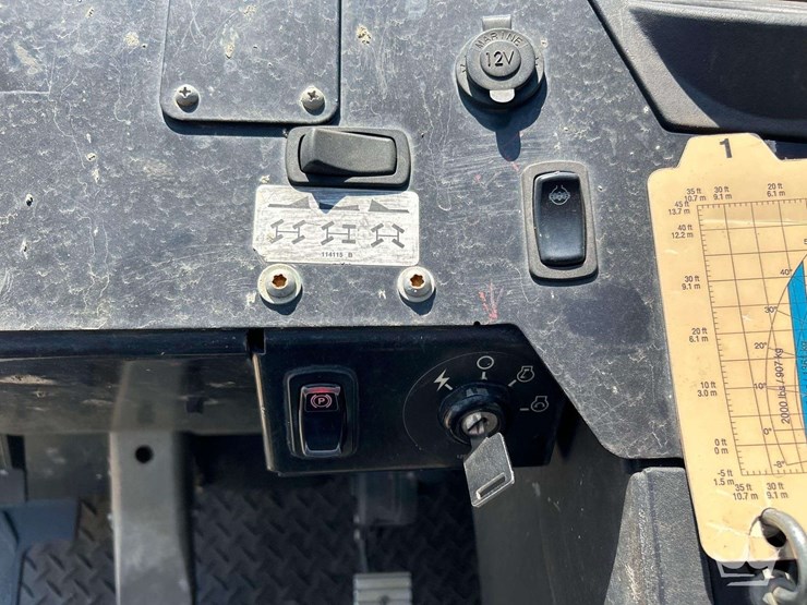 2019-genie-gth844-image-12