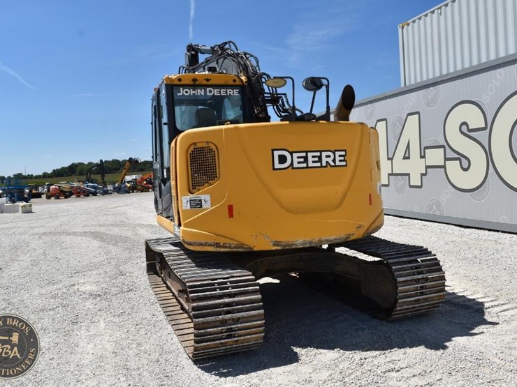 2014-deere-135g-image-10