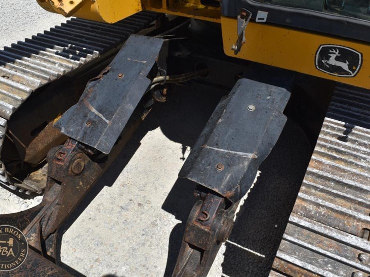 2014-deere-135g-image-32