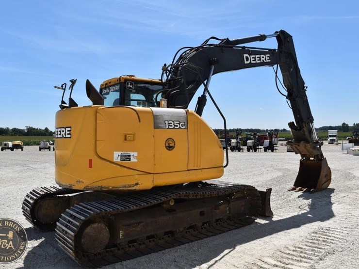 2014-deere-135g-image-17