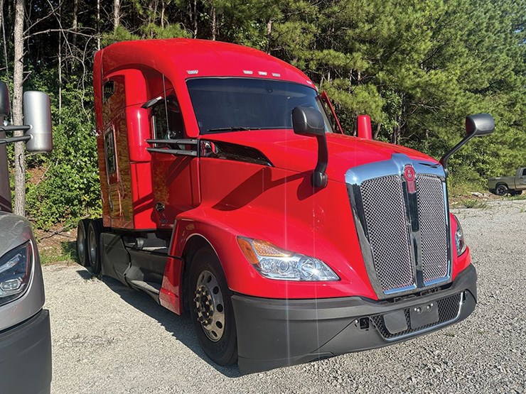 2023-kenworth-t680-image-2