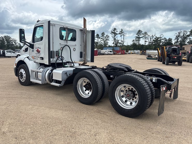 2020-peterbilt-579-image-4