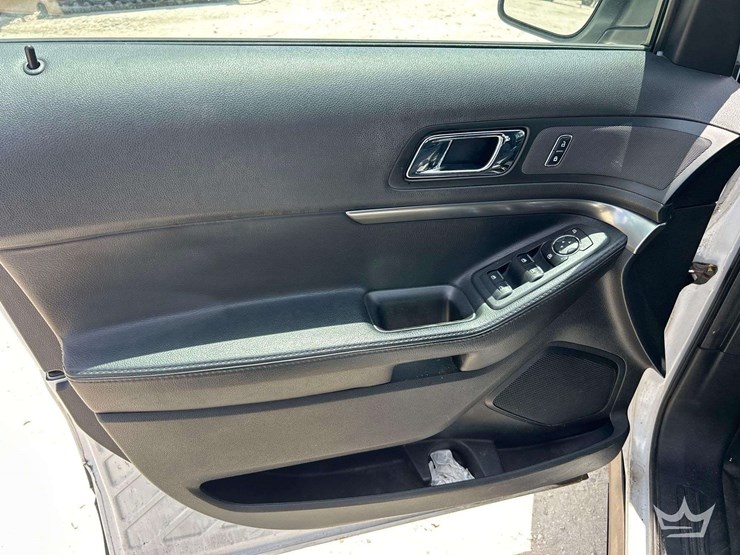 2018-ford-explorer-image-11