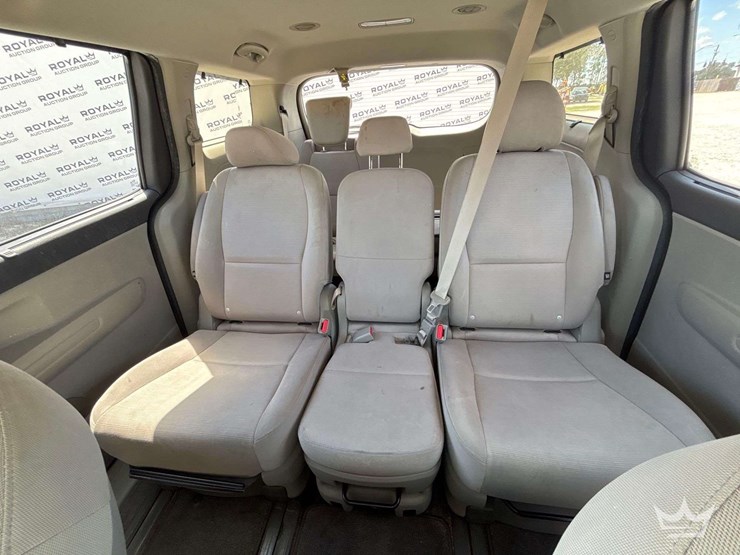 2015-kia-sedona-image-20