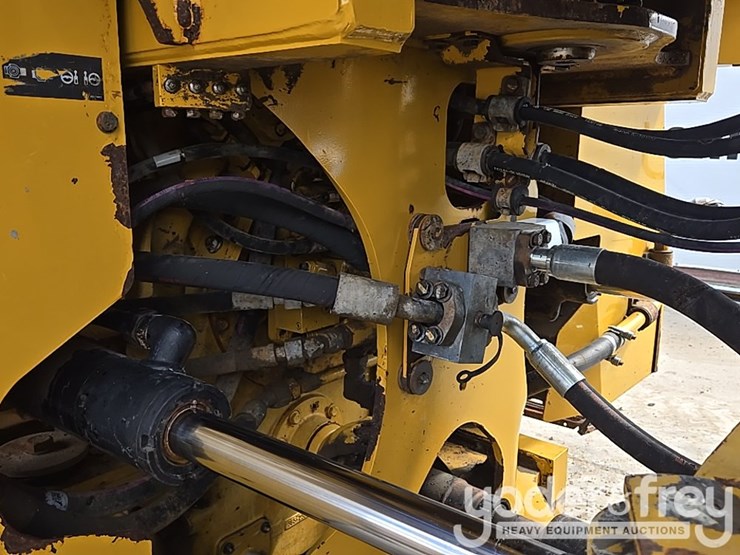 2015-caterpillar-966m-image-41