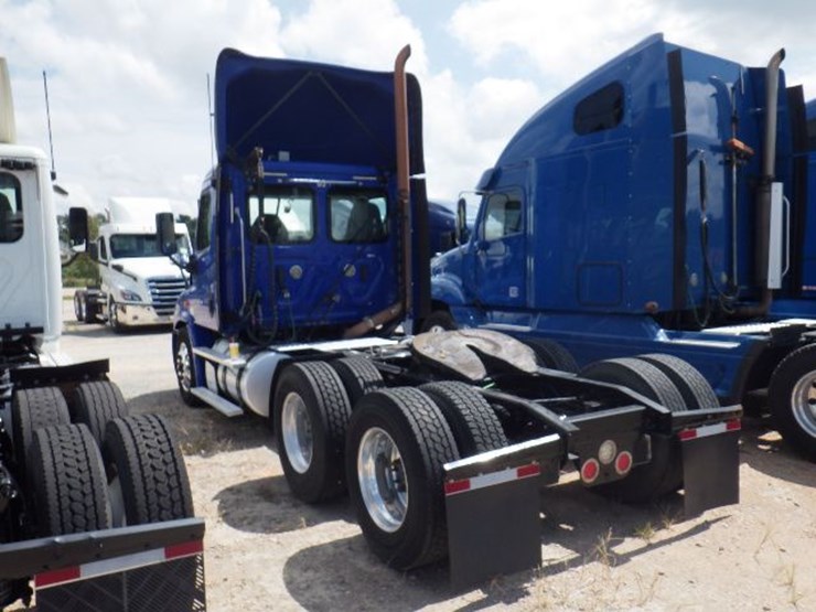 2019-freightliner-cascadia-113-image-12