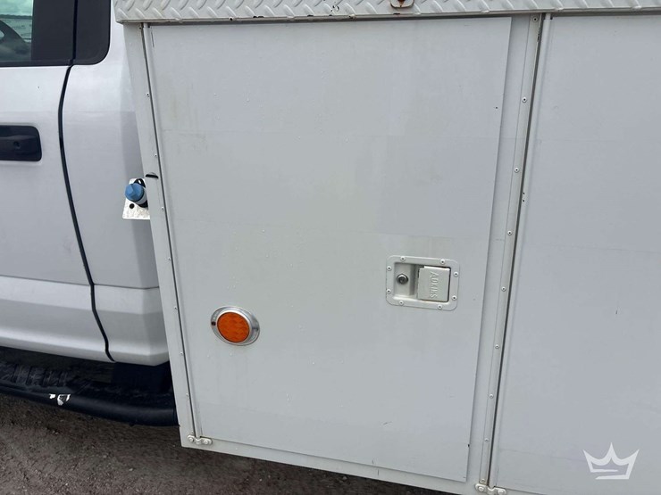 2017-ford-f550-image-12