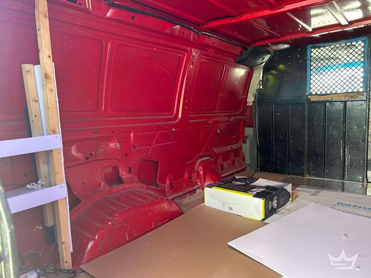 2010-ford-cargo-image-18