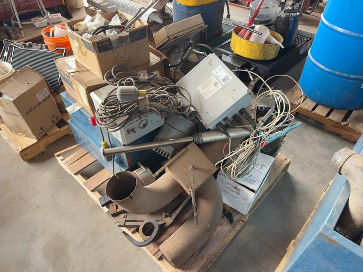 assorted-truck-and-equipment-parts-image-4