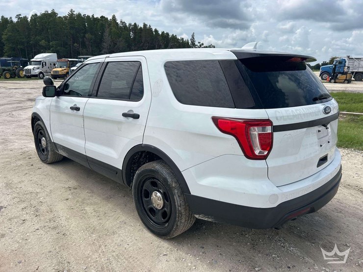 2017-ford-explorer-image-4
