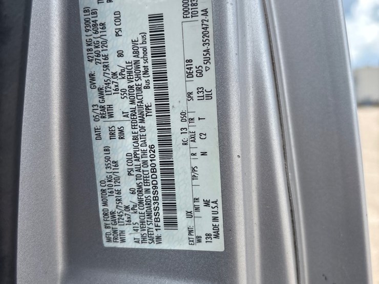 2013-ford-e350-image-12