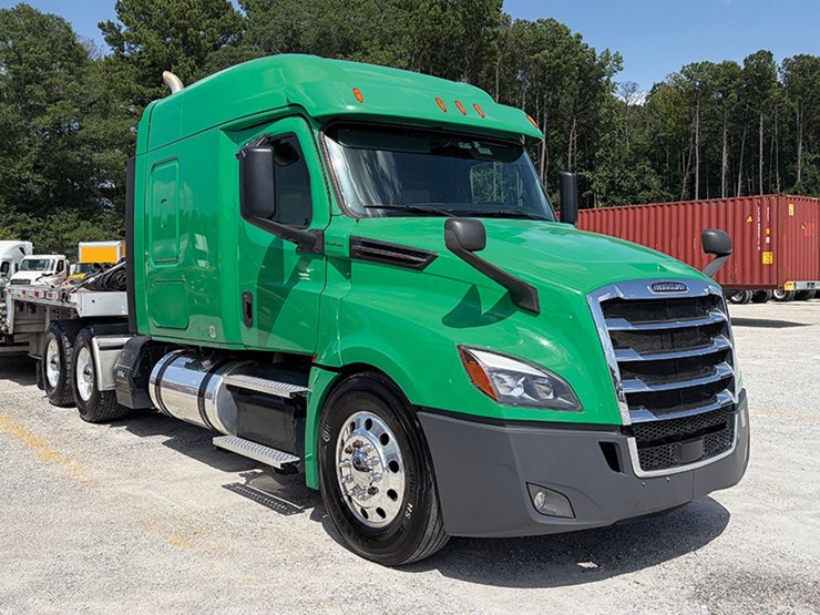 2020-freightliner-cascadia-126-image-1