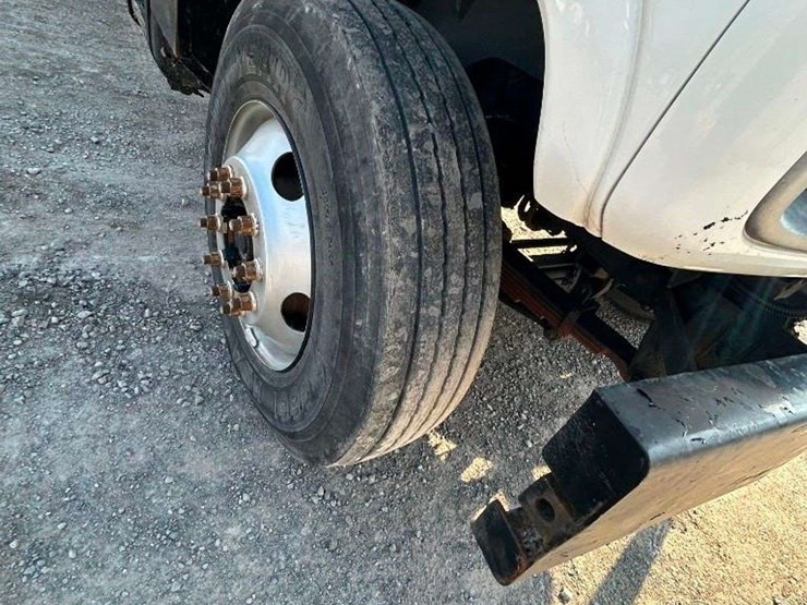 2001-gmc-7500-image-18