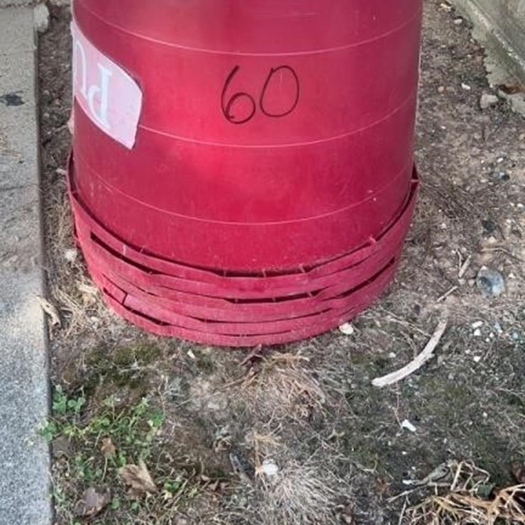 6 empty tubs