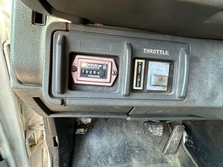 2002-gmc-7500-image-10