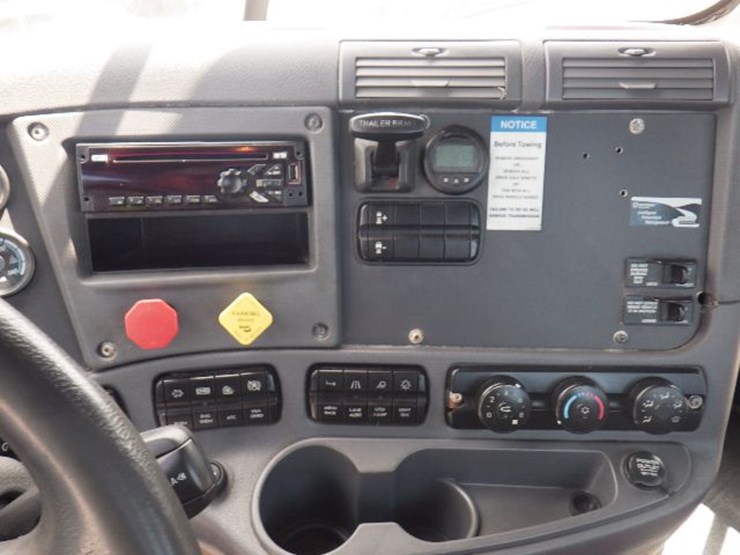 2019-freightliner-cascadia-113-image-18
