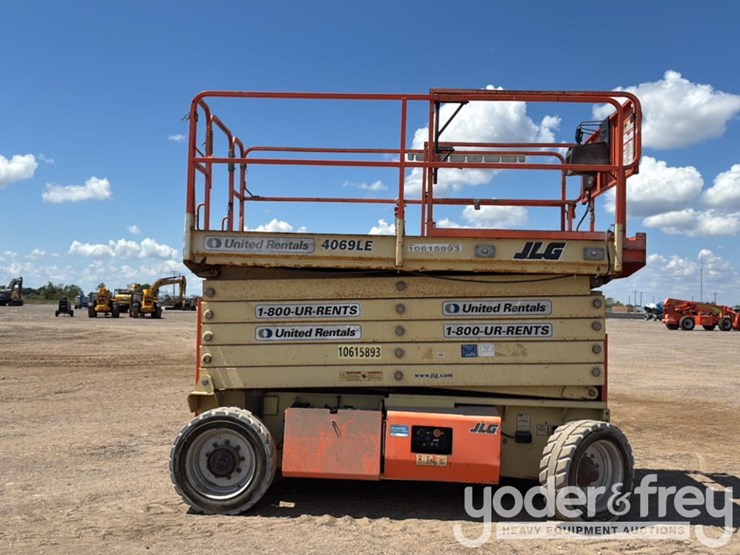 2017-jlg-4069le-image-6