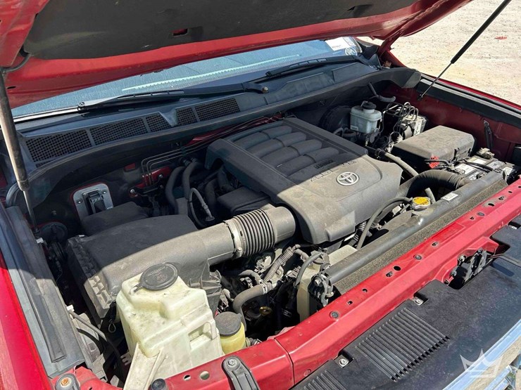 2016-toyota-tundra-image-9