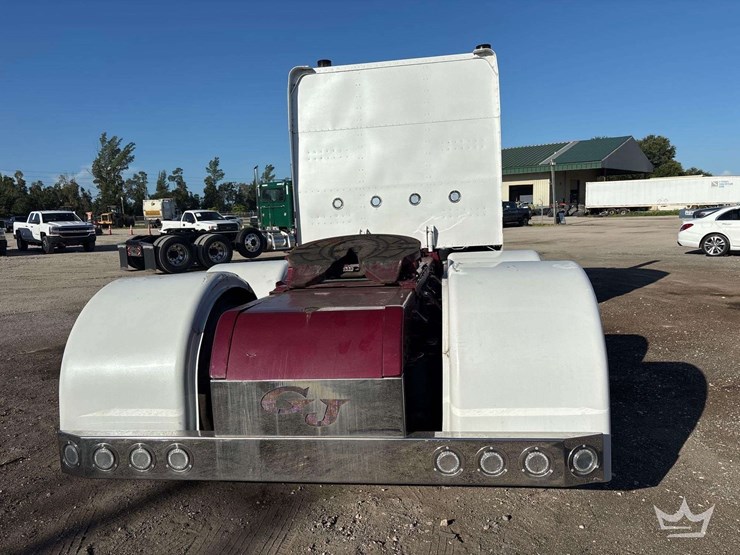 2005-peterbilt-379-image-47