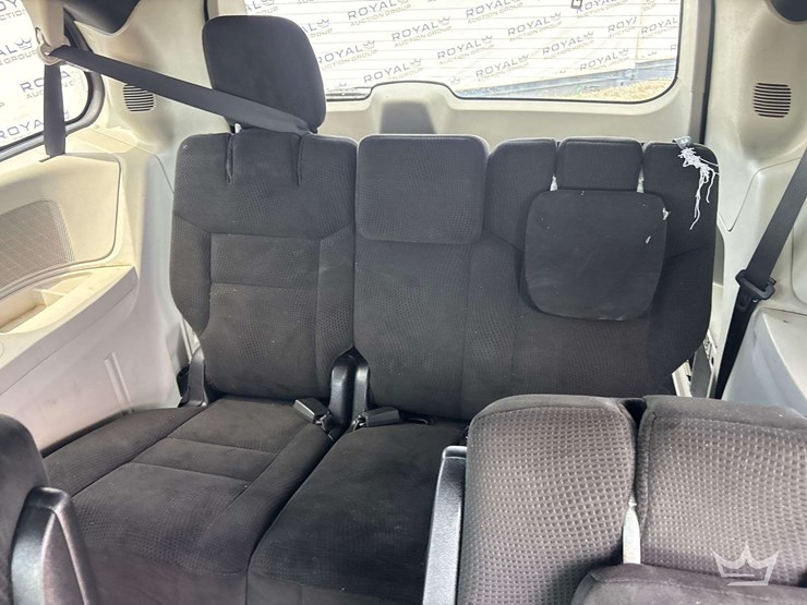 2016-dodge-grand-caravan-image-17