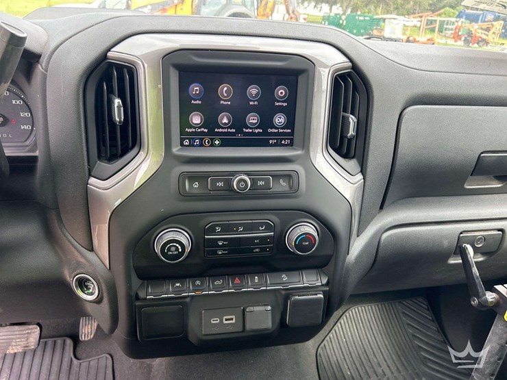 2022-chevrolet-silverado-1500-4x4-crew-cab-pickup-truck-image-20