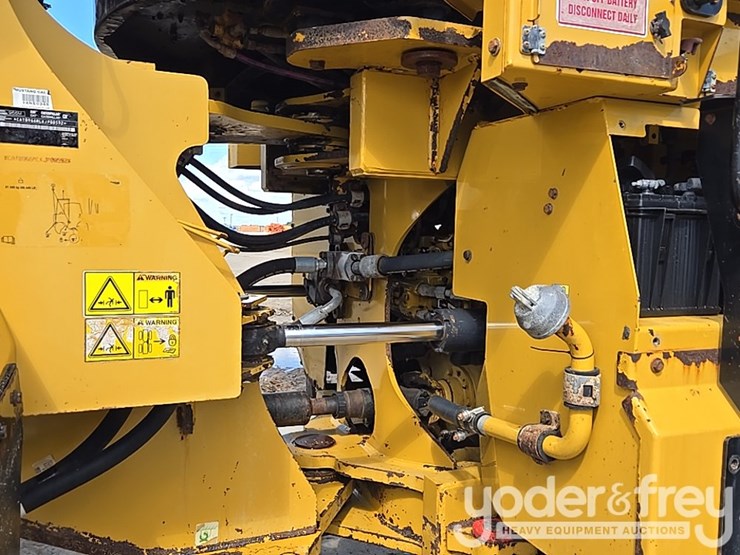 2015-caterpillar-966m-image-32