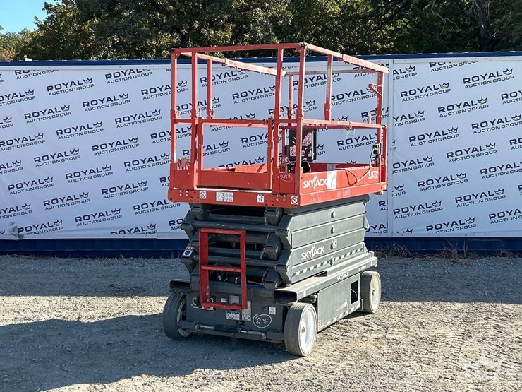 2021-skyjack-sj4732-32ft.-scissor-lift-image-1