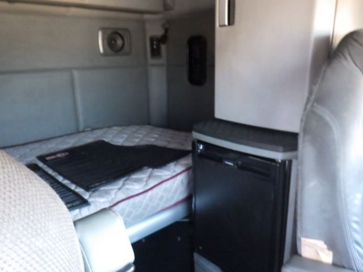 2015-kenworth-t680-image-6