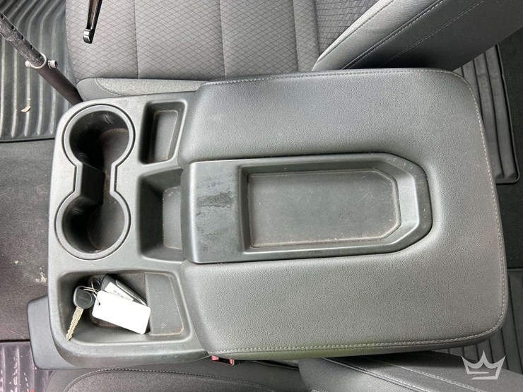 2022-chevrolet-silverado-1500-4x4-crew-cab-pickup-truck-image-19