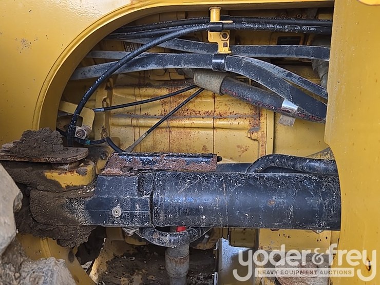 2015-caterpillar-966m-image-50