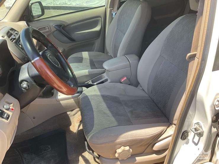 2002-toyota-rav4-image-12
