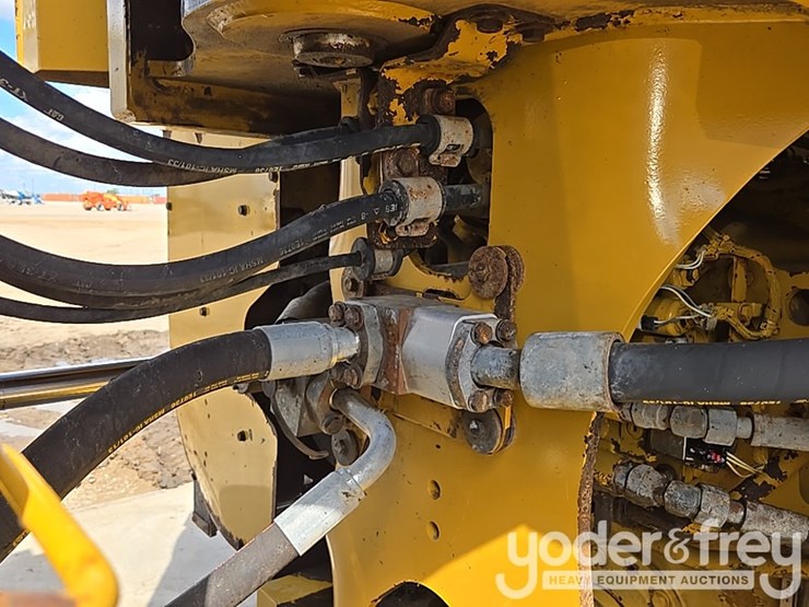 2015-caterpillar-966m-image-35