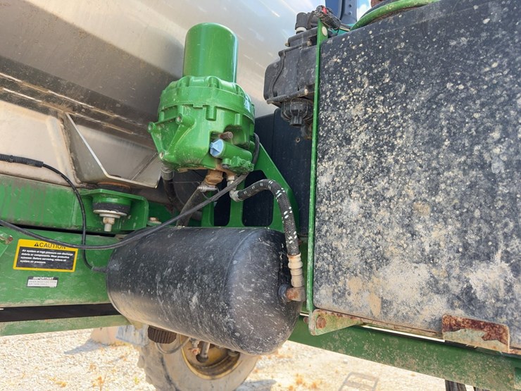 2016-john-deere-r4038-image-37